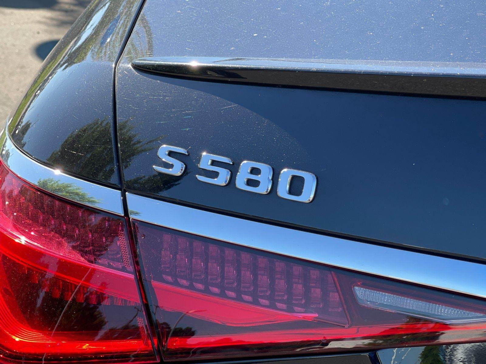 Used 2022 Obsidian Black Metallic Mercedes-Benz S 580 image 9