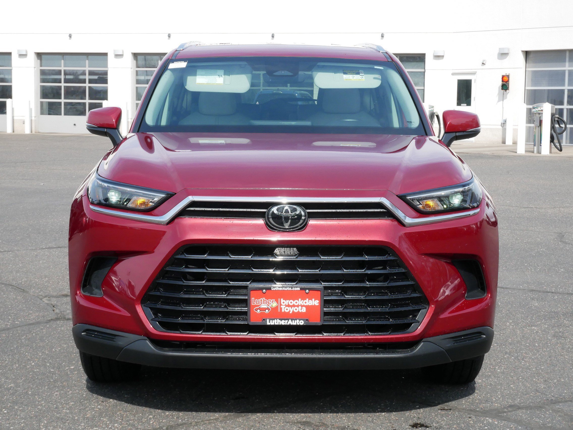 Used 2024 Toyota Grand Highlander XLE with VIN 5TDAAAB52RS059710 for sale in Brooklyn Center, Minnesota