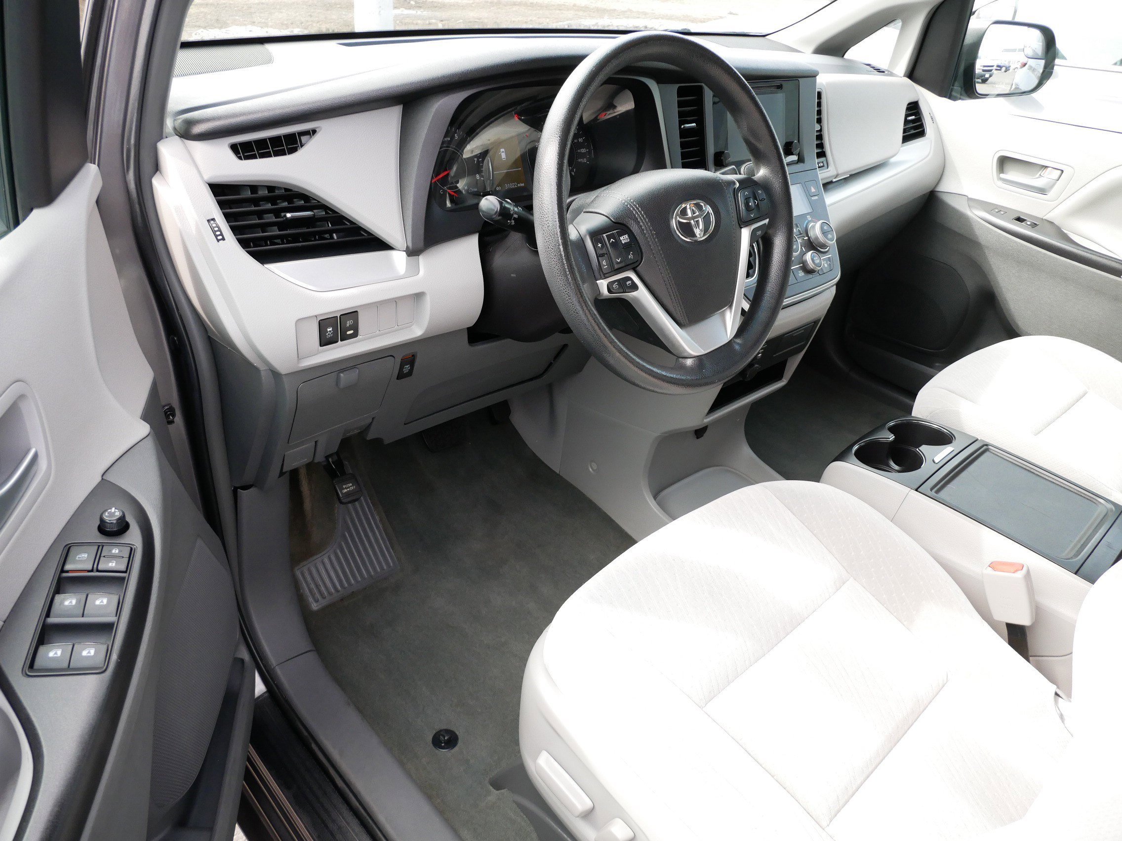 Used 2017 Toyota Sienna LE with VIN 5TDJZ3DCXHS148911 for sale in Brooklyn Center, Minnesota