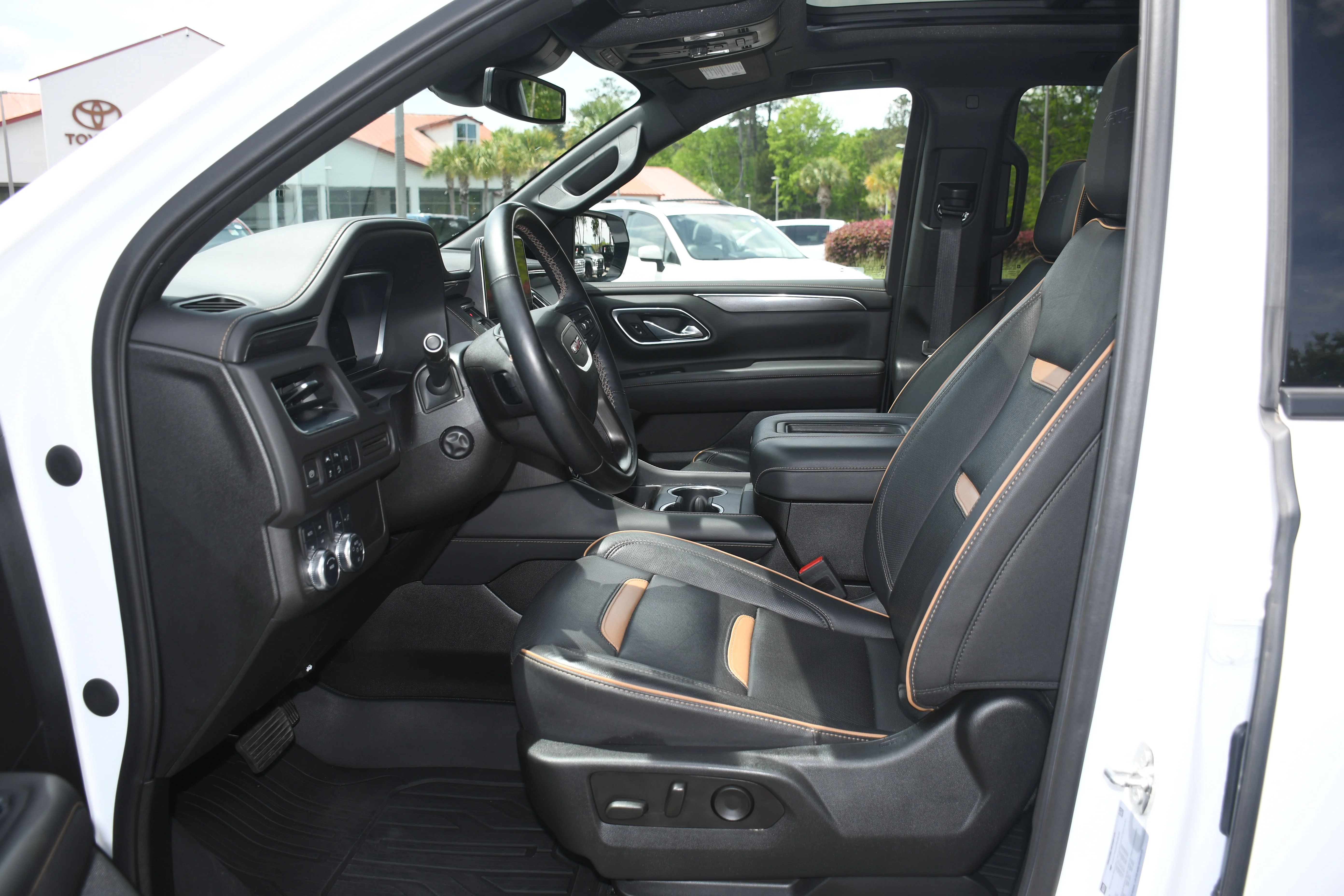 2023 GMC Yukon XL AT4 - Photo 8