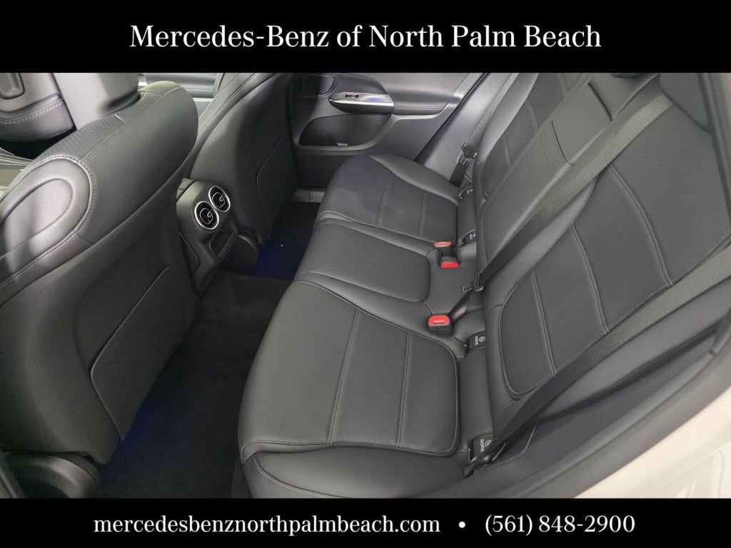 New 2026 Polar White Mercedes-Benz GLC 300 image 39