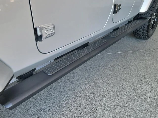 Used 2022 Silver Jeep Sport image 7