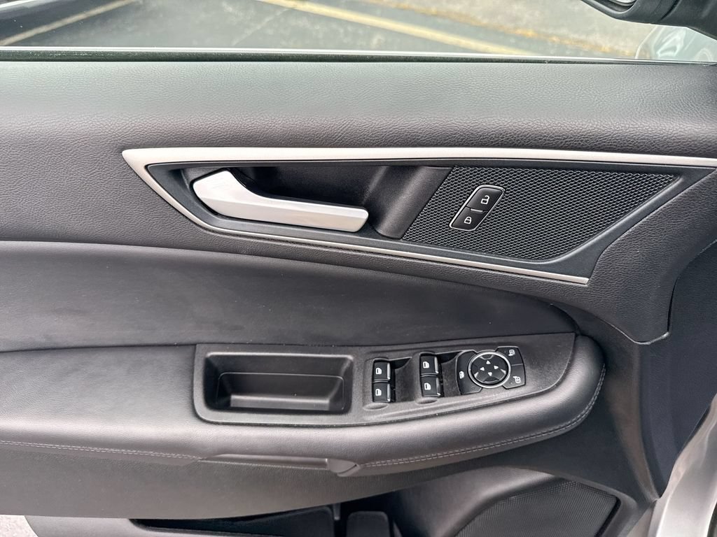 Used 2024 Silver Ford SEL image 23