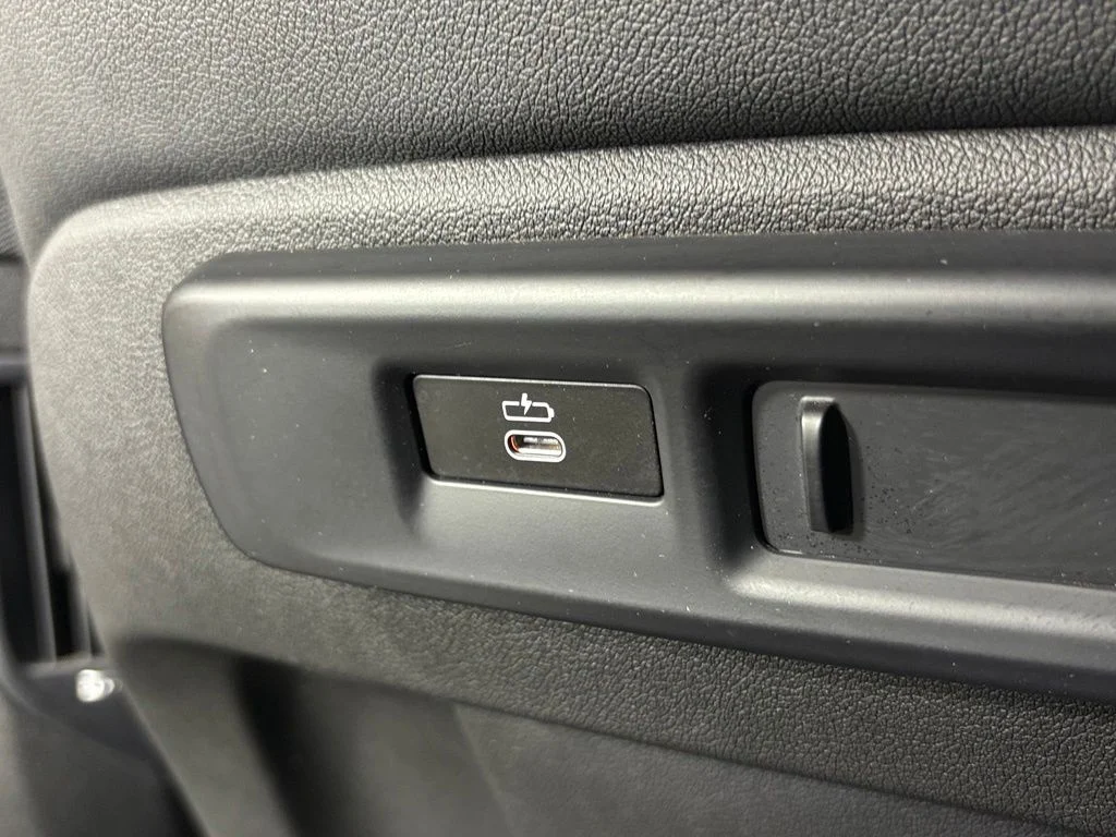 Used 2020 Black BMW sDrive40i image 35