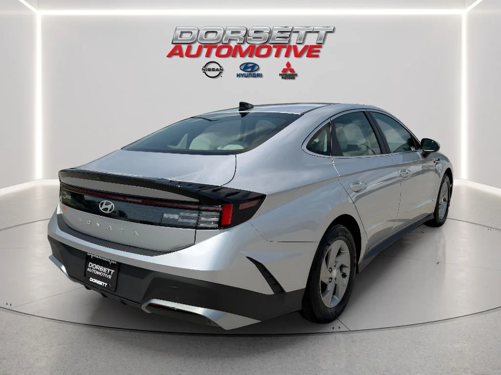 Certified Used 2025 Aero Silver Hyundai SE image 6