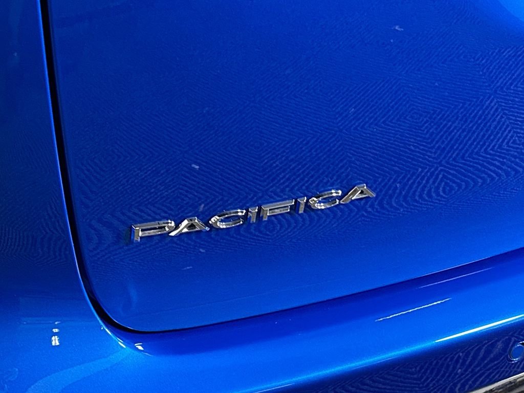 New 2026 Hydro Blue Pearl-Coat Exterior Paint Chrysler  image 13