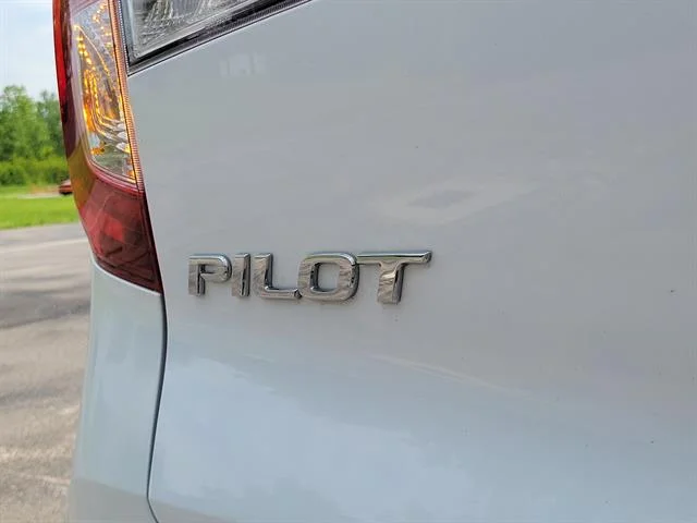Used 2022 Platinum White Pearl Honda Black Edition image 6