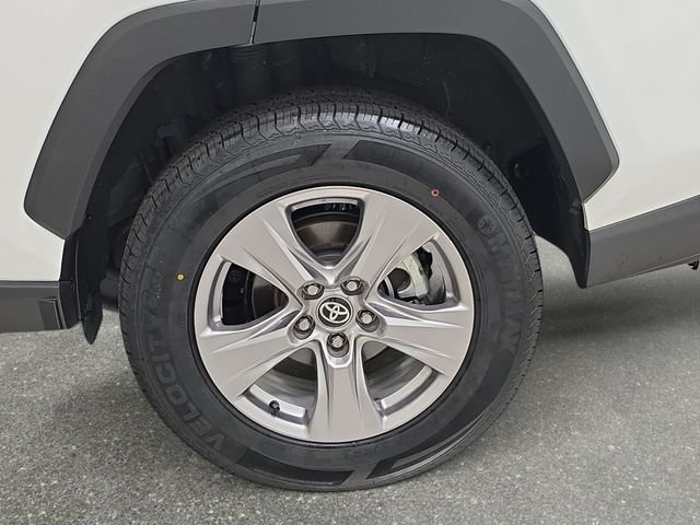 Used 2025 White Toyota XLE image 32