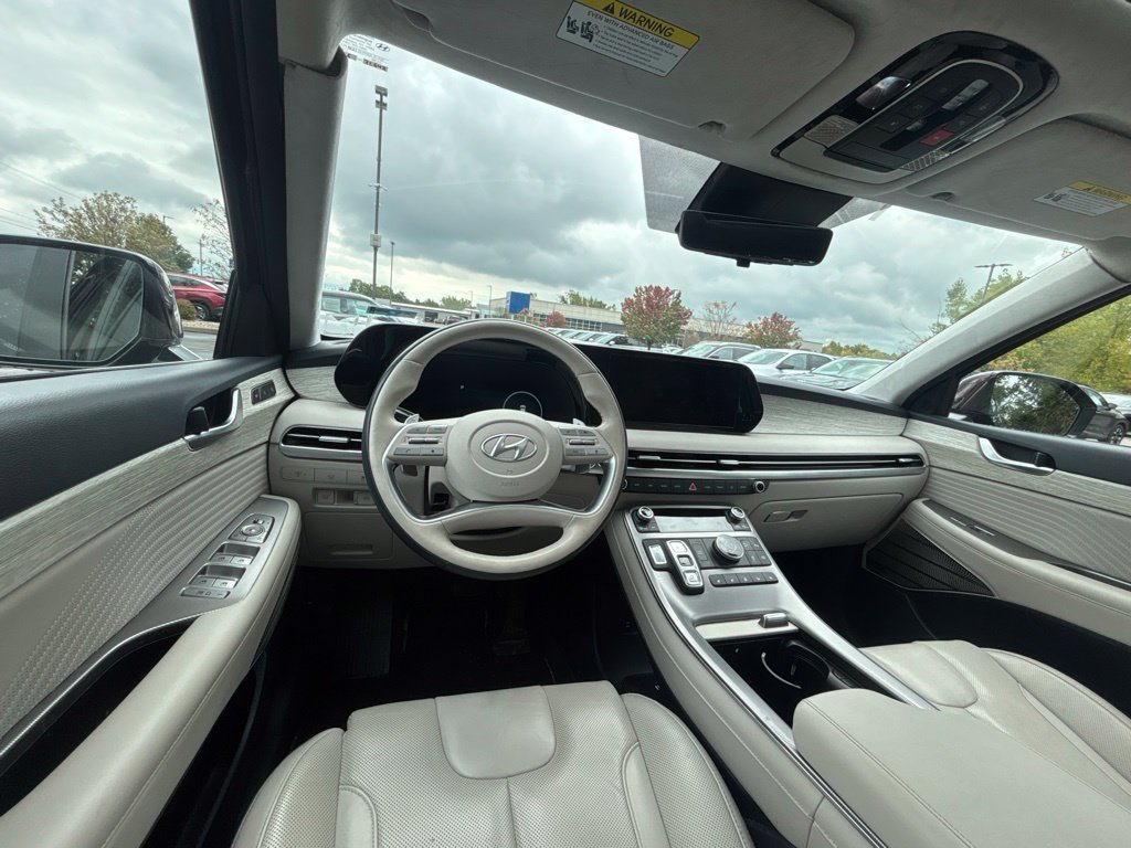 Used 2024 Red Hyundai Calligraphy image 9