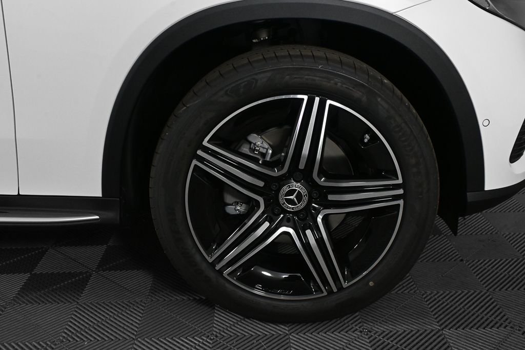 New 2026 MANUFAKTUR Moonlight White Metallic Mercedes-Benz GLC 300 image 36
