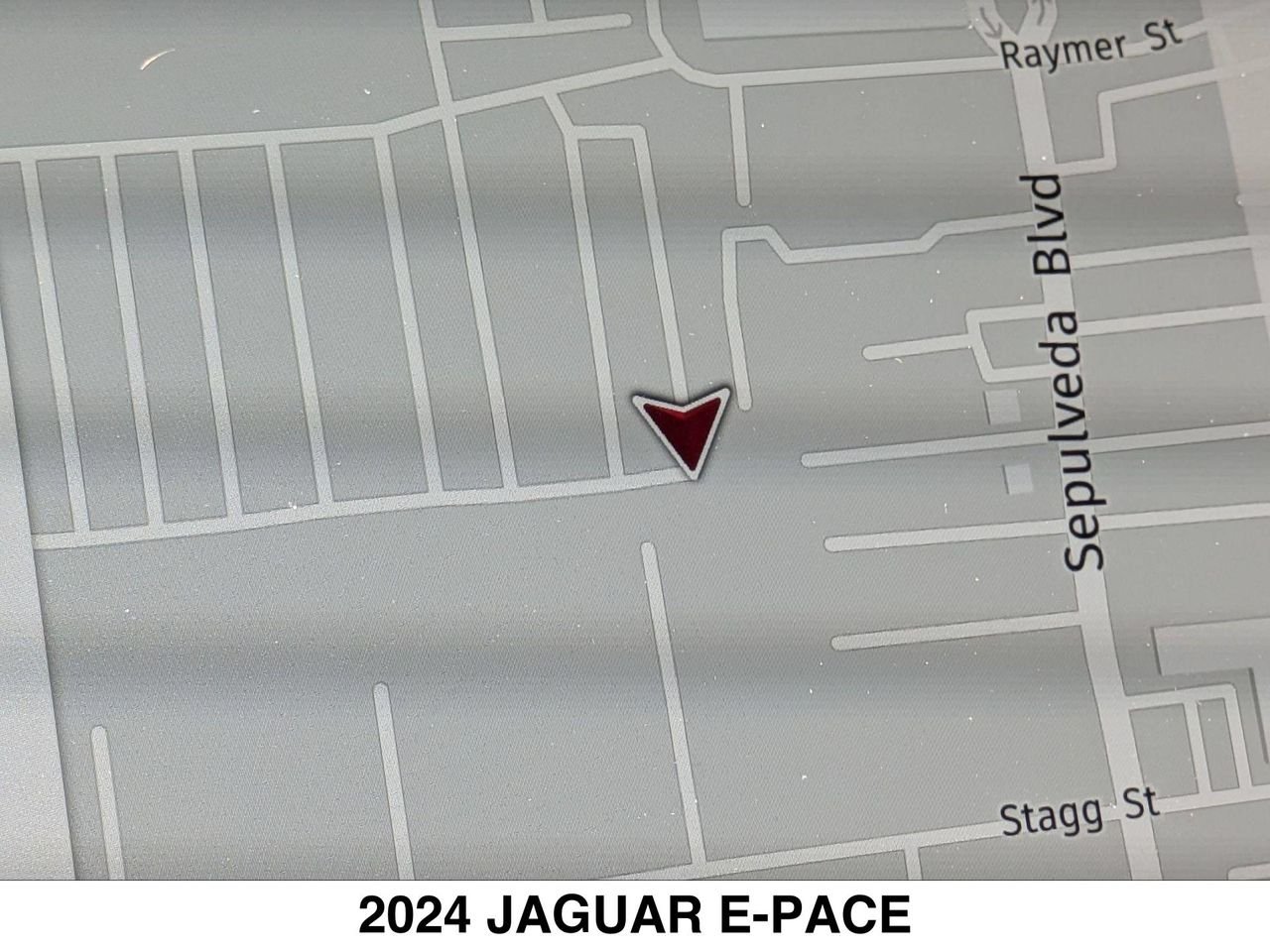 2024 Jaguar E-Pace R-DYNAMIC SE - Photo 9