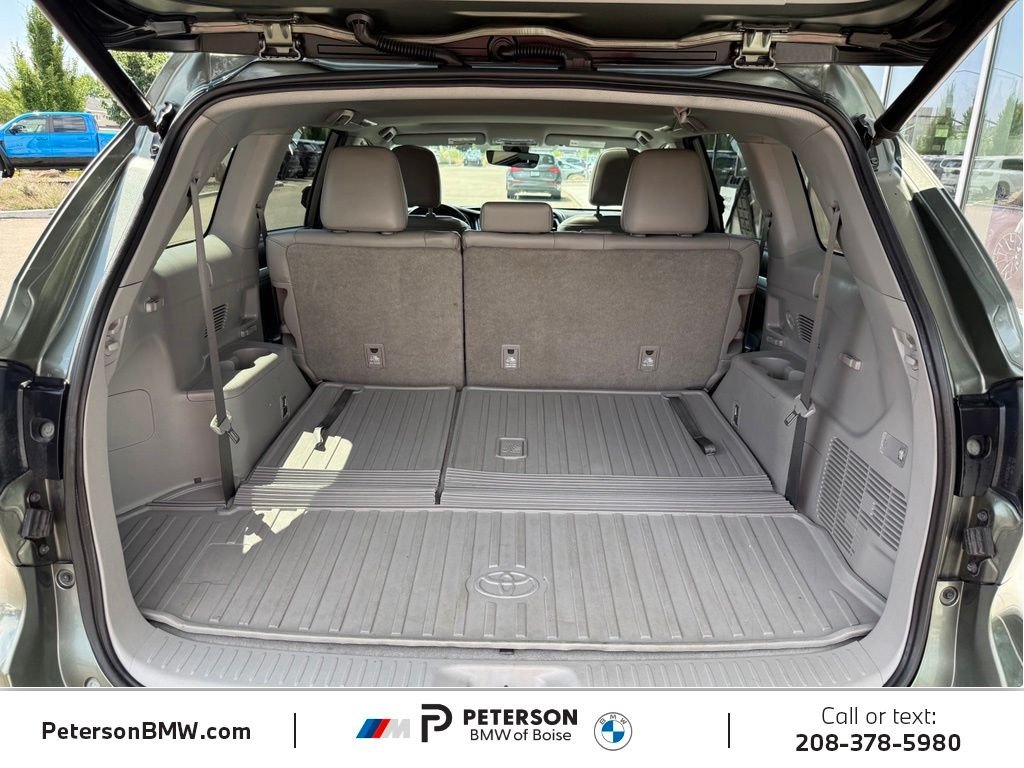 Used 2019 Green Toyota XLE image 10