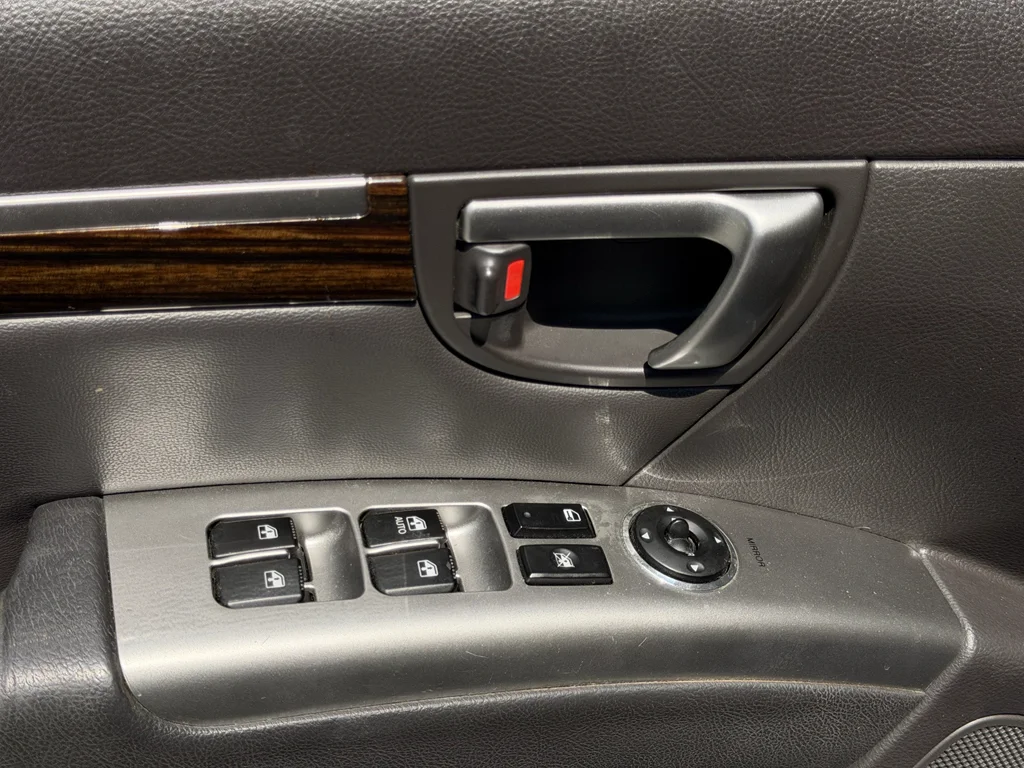Used 2010 Radiant Silver Hyundai Limited image 16