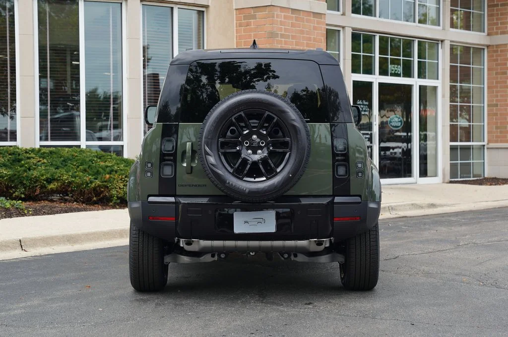 New 2026 Woolstone Green Land Rover S image 5