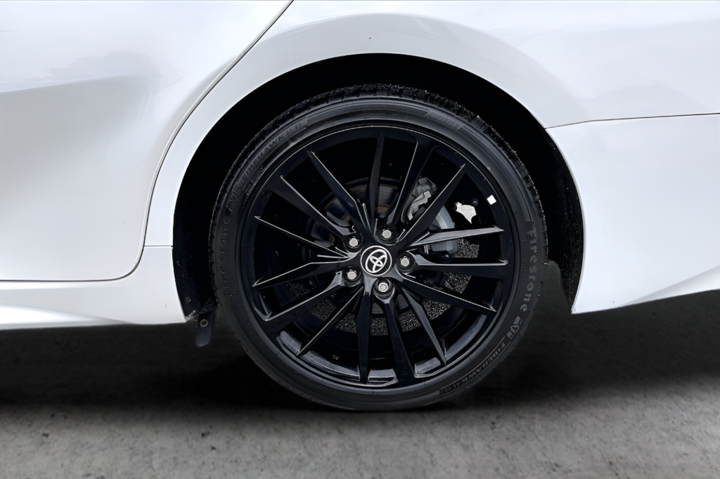 Used 2022 White Toyota XSE V6 image 31