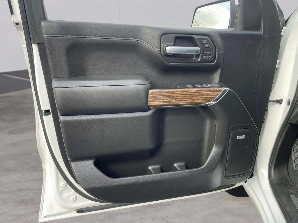 Used 2019 Iridescent Pearl Tricoat Chevrolet High Country image 20