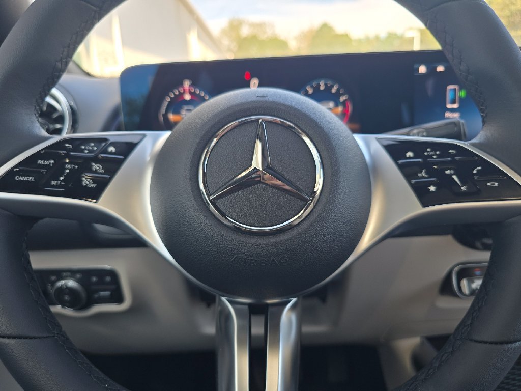 New 2026 Night Black Mercedes-Benz GLB 250 image 31