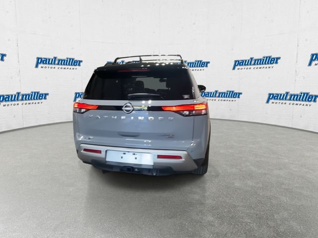 Used 2022 Gray Nissan Platinum image 10