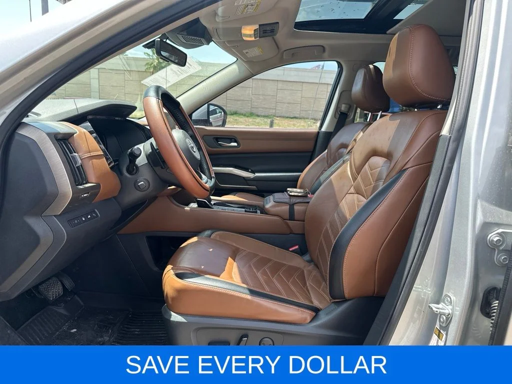 Used 2023 Silver Nissan Platinum image 9