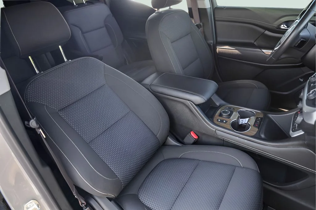 Used 2023 Silver GMC SLE image 33