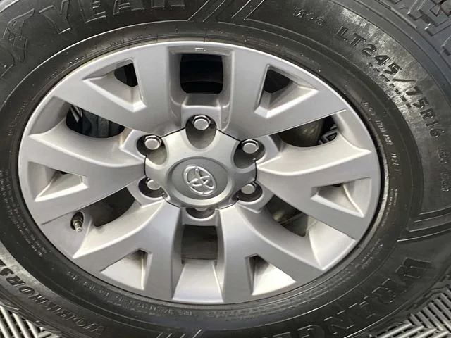 Used 2018 Gray Toyota SR5 image 29