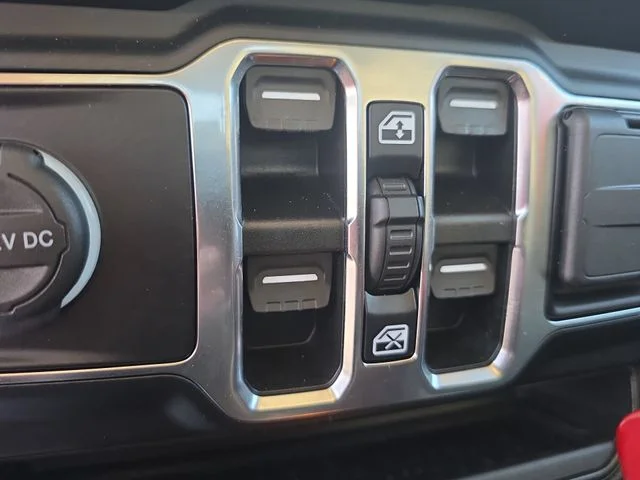 Used 2021 Red Jeep Overland image 27