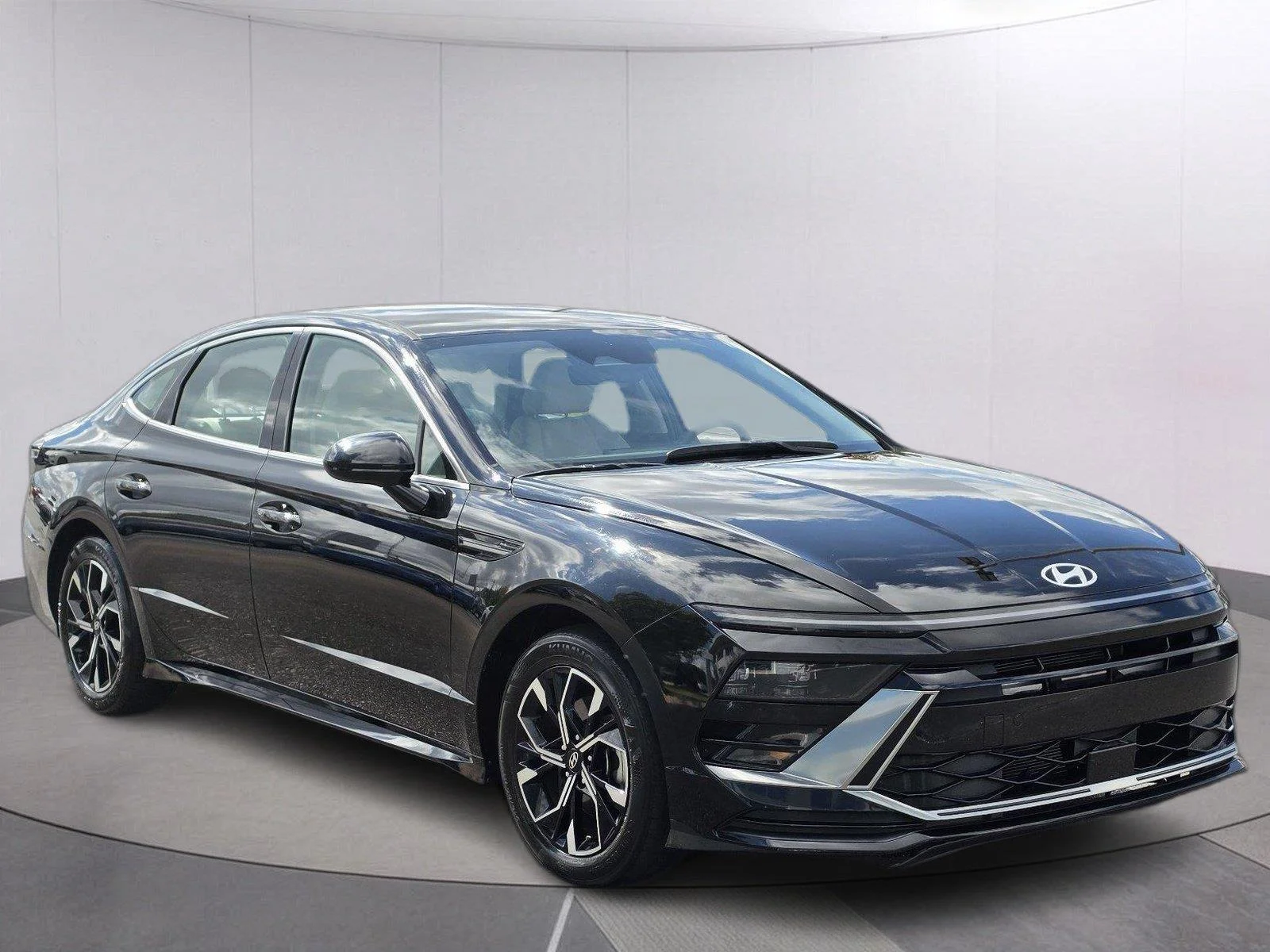 Used 2025 Abyss Black Hyundai SEL image 6