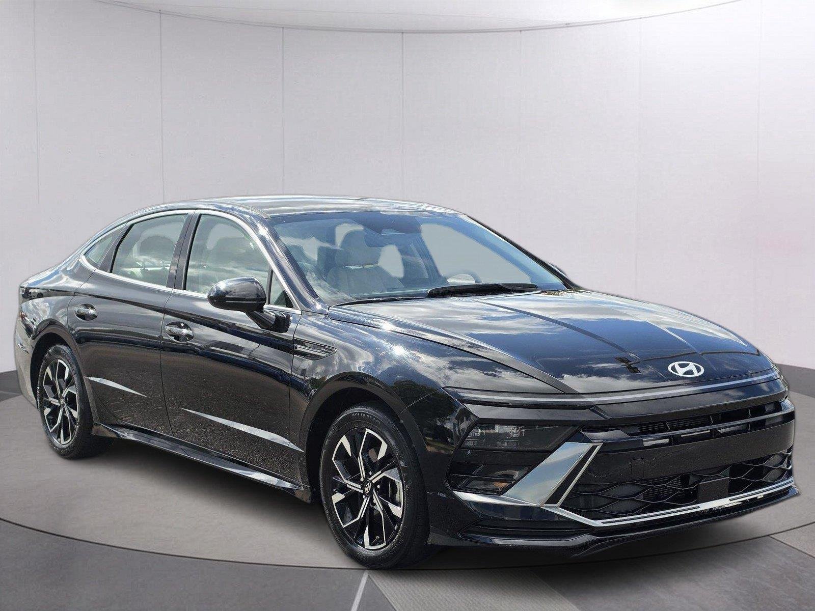 Used 2025 Abyss Black Hyundai SEL image 6