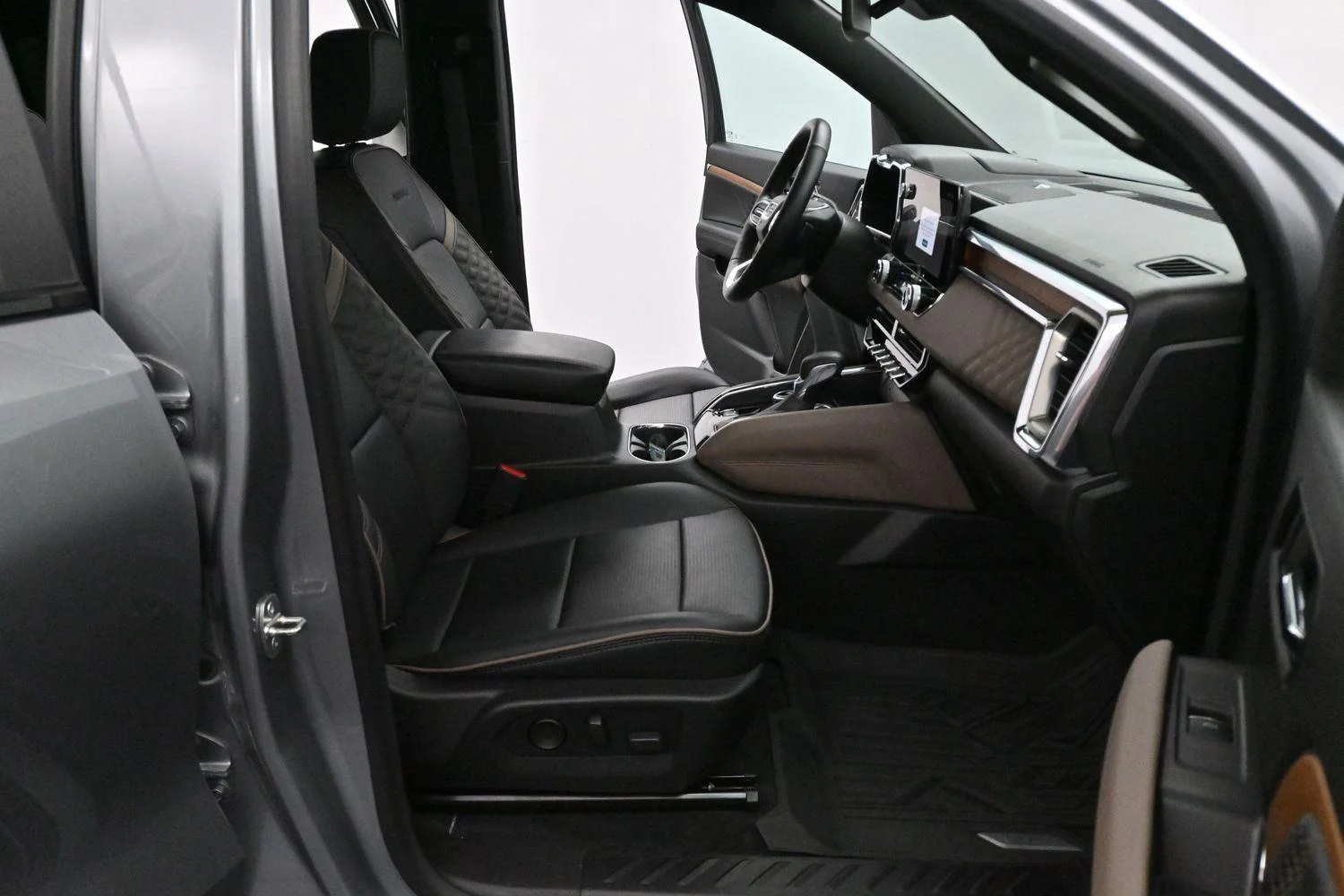 Used 2023 Sterling Metallic GMC Denali image 31