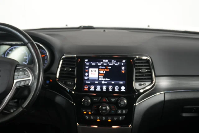 Used 2020 Bright White Clearcoat Jeep Limited image 25