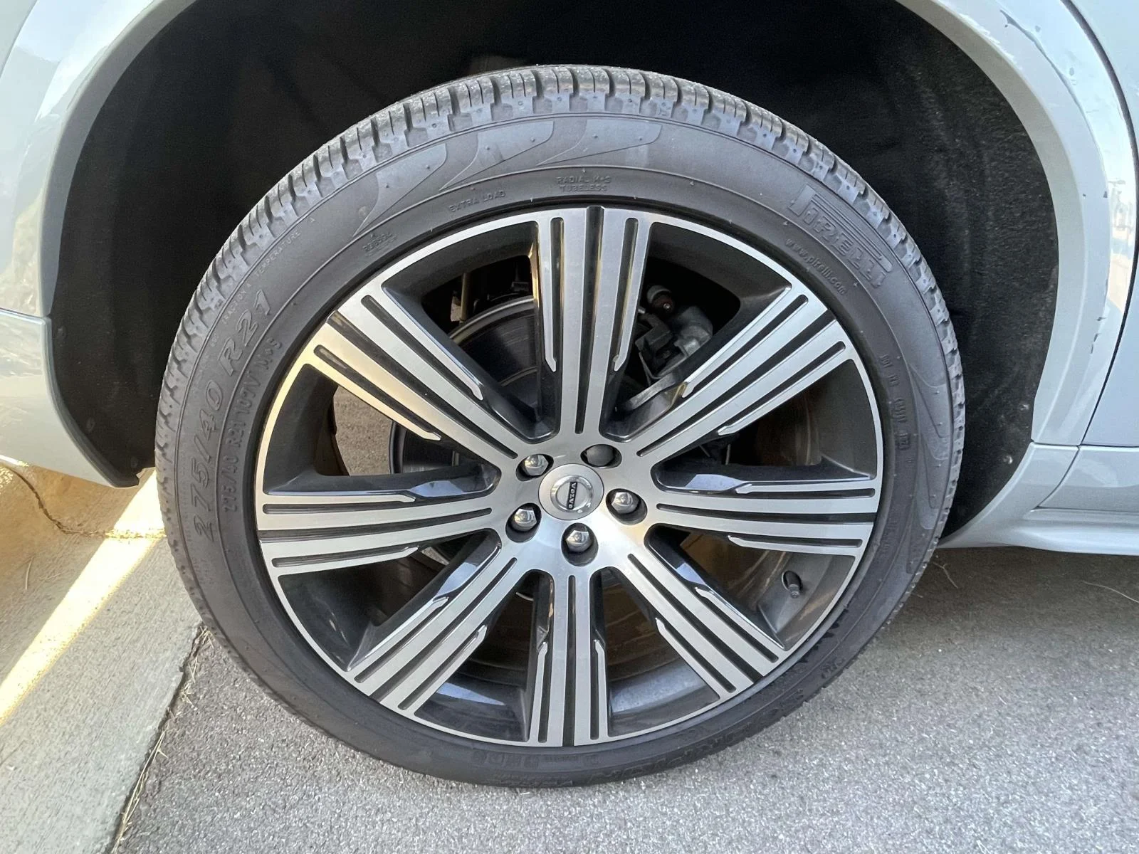 Used 2025 Vapour Grey Metallic Volvo Ultra image 5