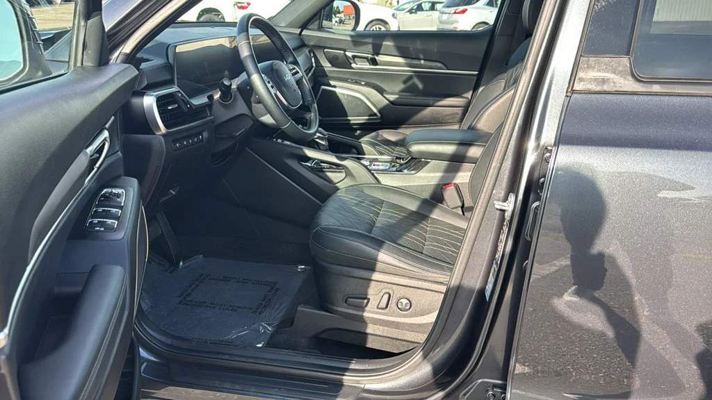 Used 2024 Gray Kia EX X-Line image 6