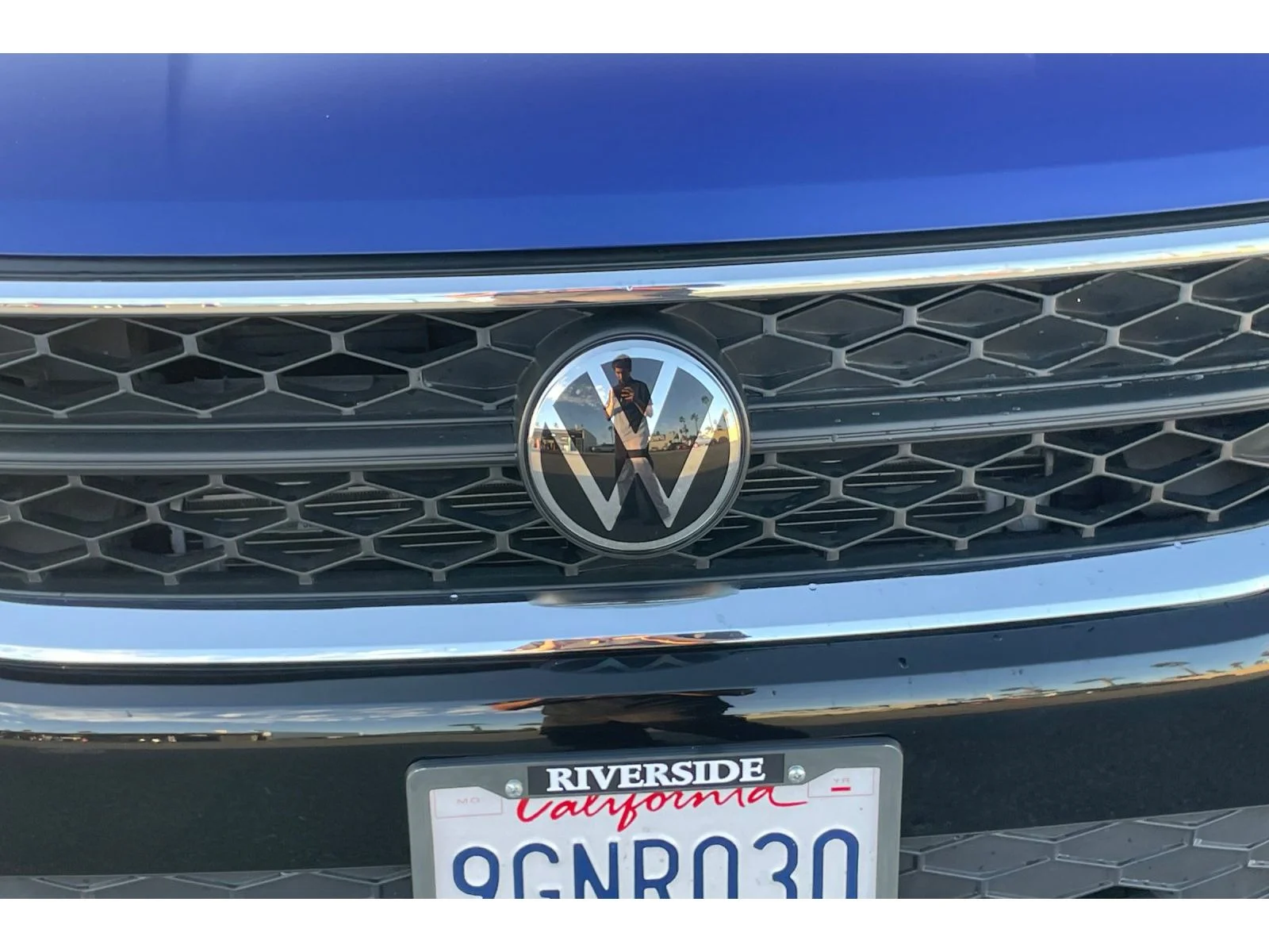 Used 2023 Dusk Blue Metallic Volkswagen SE image 40
