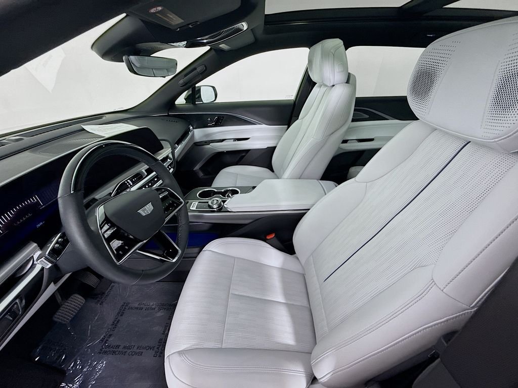 Used 2025 White Cadillac Sport image 5