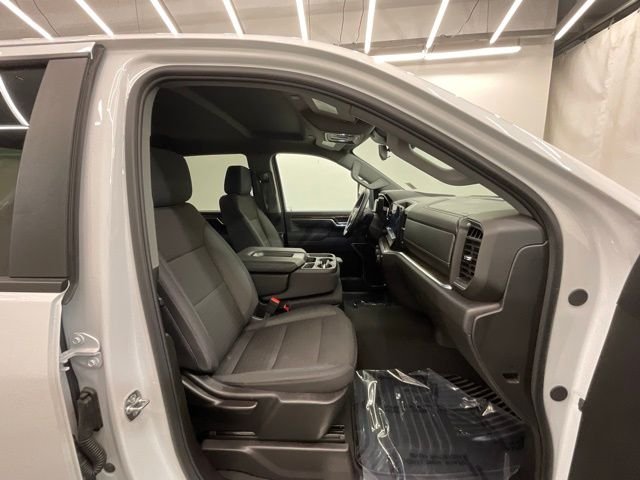 Used 2025 White Chevrolet LT image 23