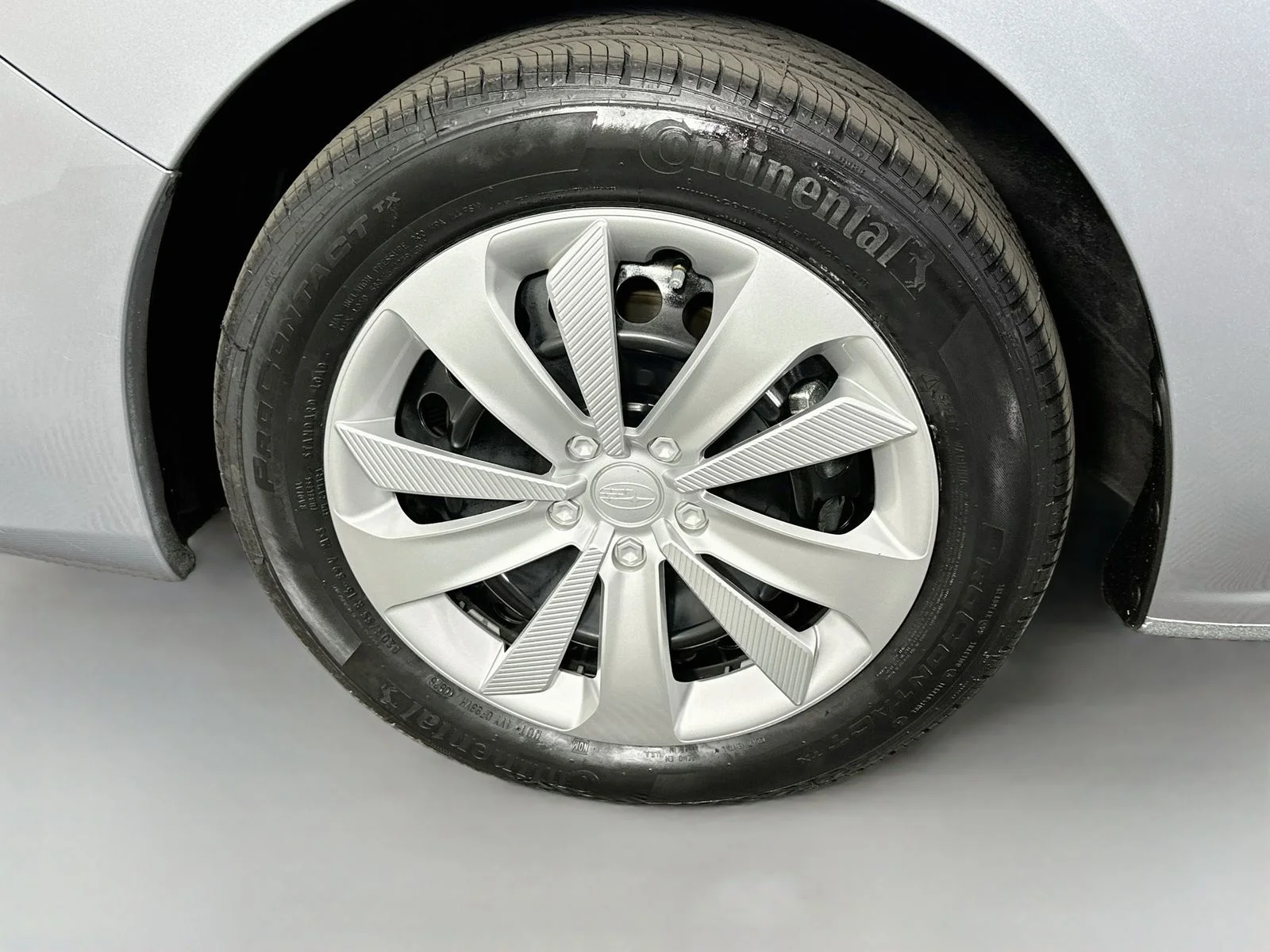 Used 2019 Ice Silver Metallic Subaru 2.0i image 28