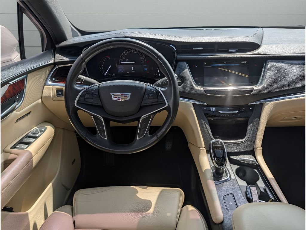 Used 2017 Crystal White Tricoat Cadillac Luxury FWD image 27