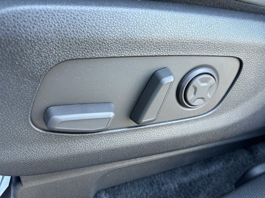 New 2026 Snow White Pearl Kia EX image 19