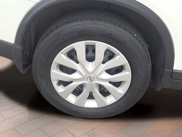 Used 2019 White Nissan S image 4