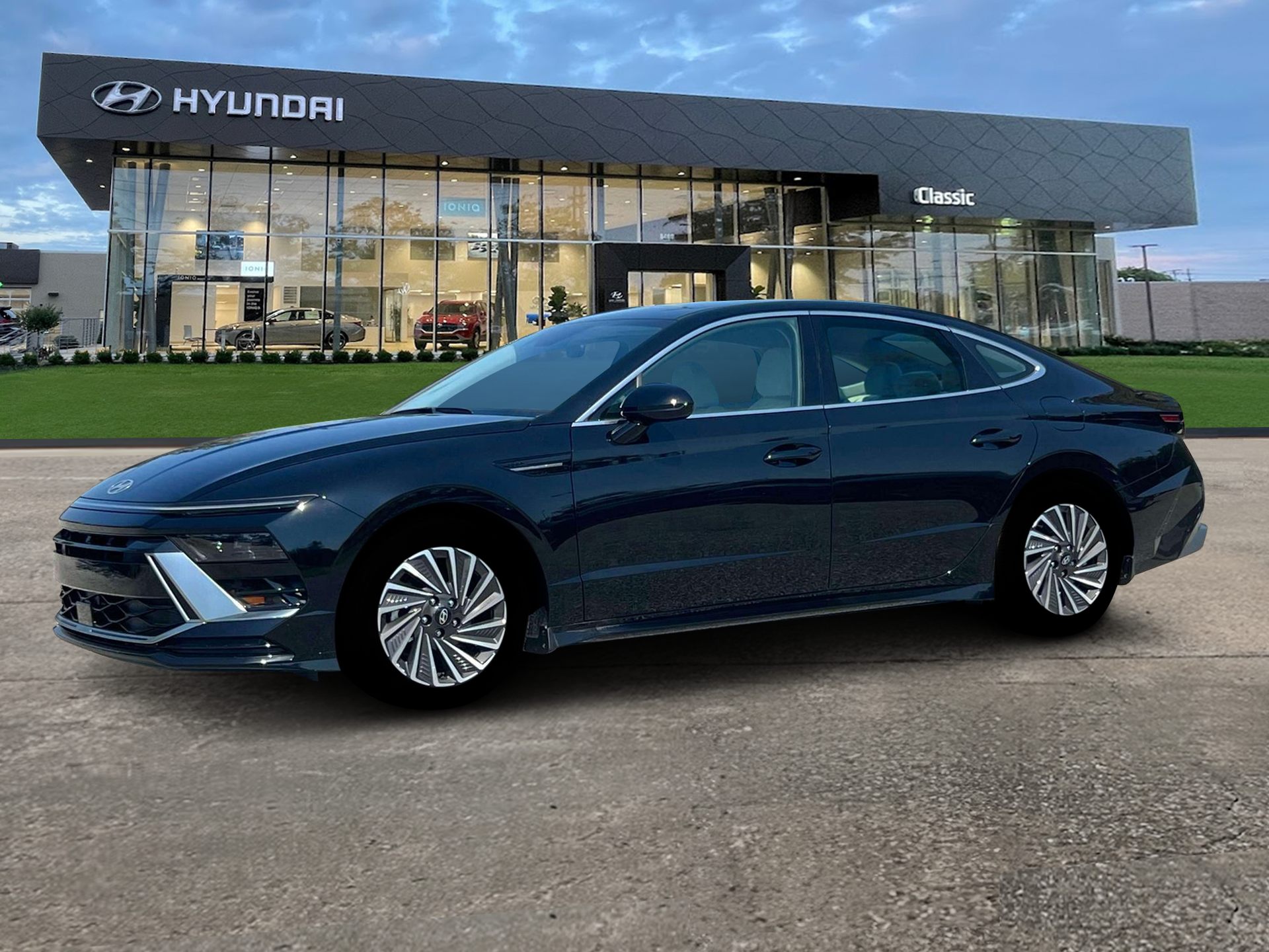 2025 Hyundai Sonata Hybrid SEL - Photo 2