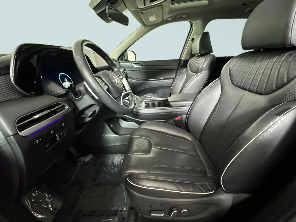 Used 2024 Black Hyundai Limited image 6