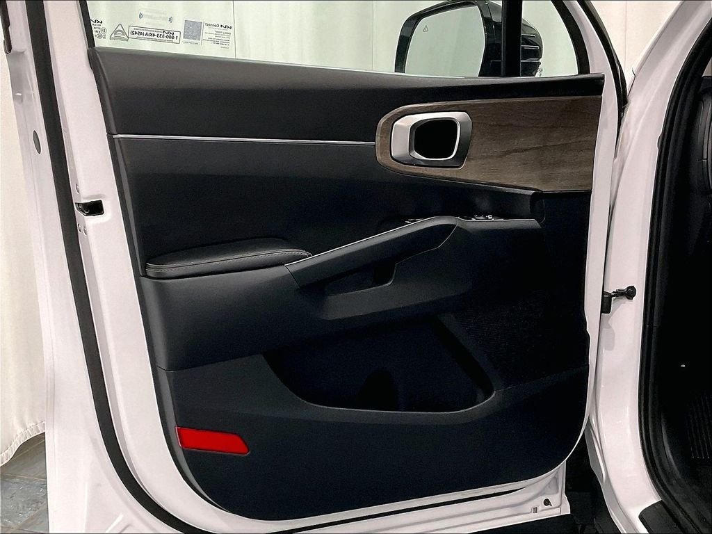 Used 2023 Glacial White Pearl Kia X-Line EX image 9