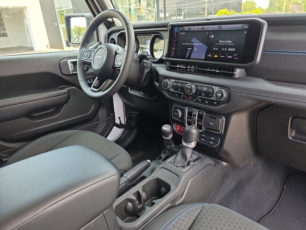 Used 2025 White/off-white Jeep Rubicon 4xe image 16