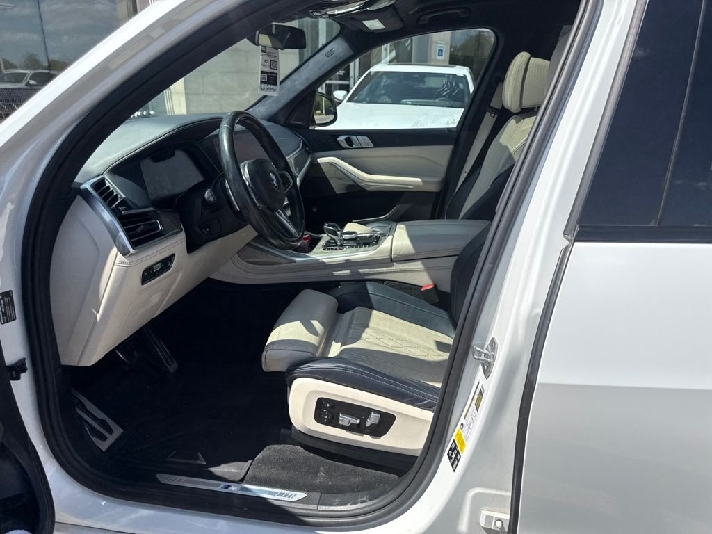 Used 2019 White BMW xDrive50i image 12