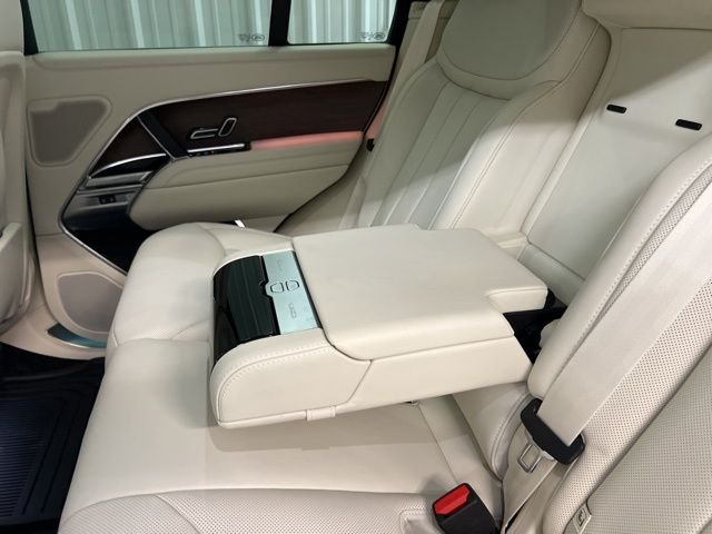 New 2026 Fuji White Land Rover SE image 15
