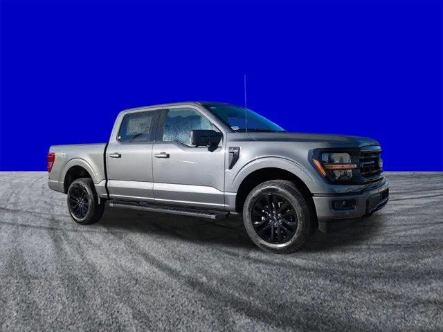 New 2026 Carbonized Gray Metallic Ford XLT image 2