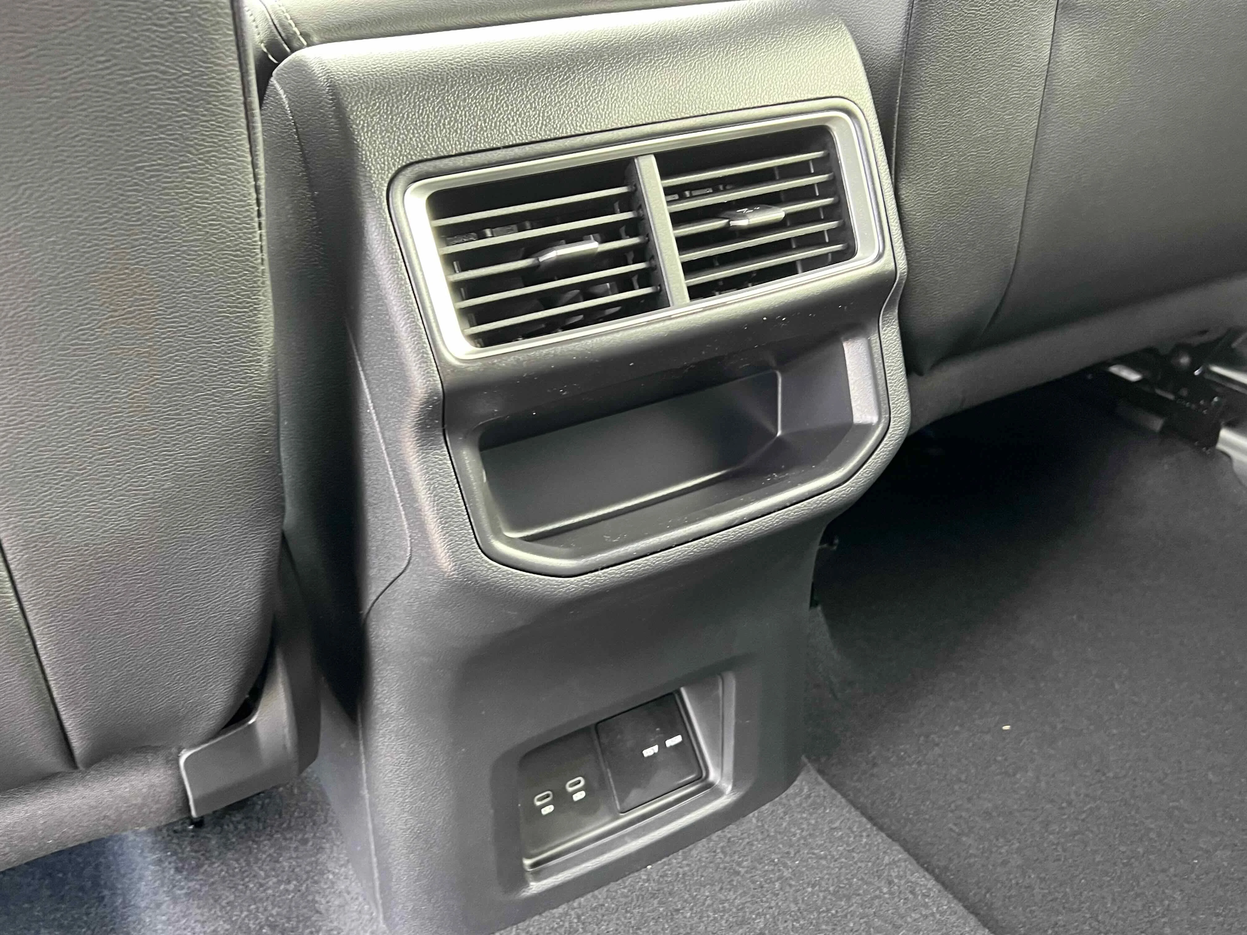 New 2026 Silver Mist Volkswagen 2.0T SE w/Technology image 19