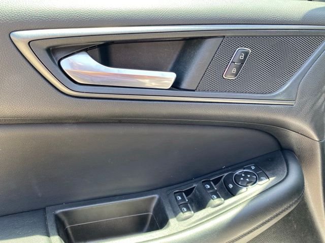 Used 2022 White Ford SE image 14