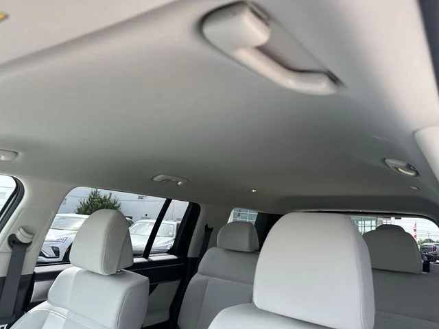 Used 2025 White Hyundai SE image 17