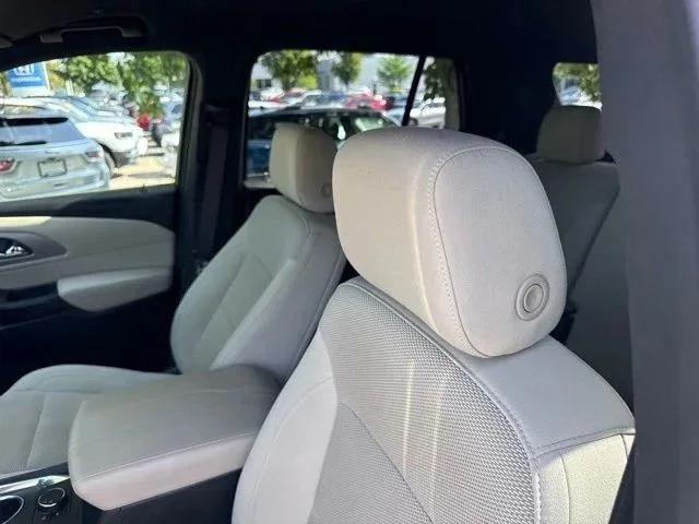 Used 2022 Summit White Chevrolet LS image 16